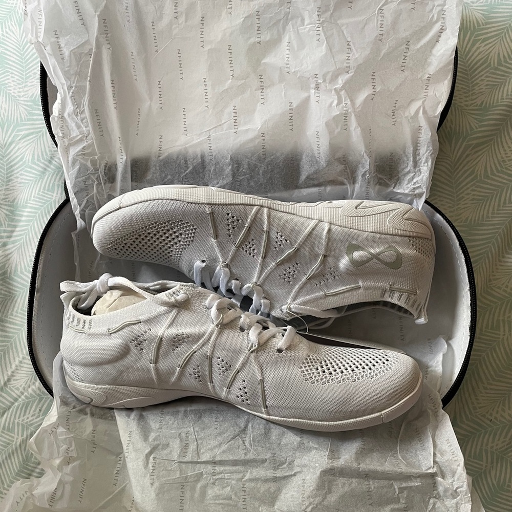nfinity flyte cheer shoes